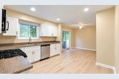 34 Winthrop Drive, Manalapan Township, NJ 07726 - Photo 10