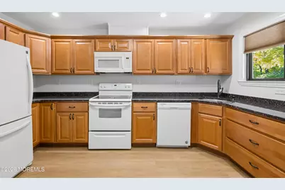 20 Hancock Court, Red Bank, NJ 07701 - Photo 12