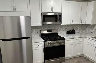 204 Forsythia Ln, Englishtown, NJ 07726 - Photo 2