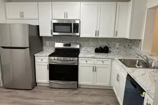 204 Forsythia Ln, Englishtown, NJ 07726 - Photo 4