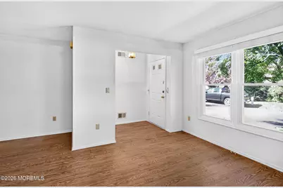 162 Gayle Court, Lakewood, NJ 08701 - Photo 4