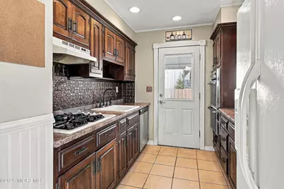 510 Mackey Avenue, Belford, NJ 07718 - Photo 8