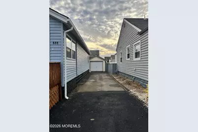 888 State Route 35, Laurence Harbor, NJ 08879 - Photo 22