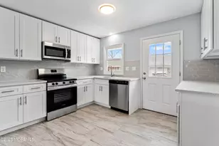 566 Sheffield Ct, Lakewood, NJ 08701 - Photo 1