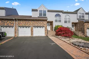 17 Kingfisher Ct, Marlboro Township, NJ 07746 - Photo 1