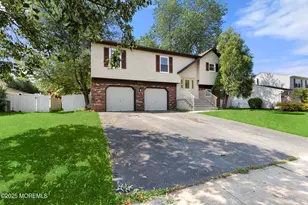 17 Cherry Bend Dr, Howell Township, NJ 07731 - Photo 1