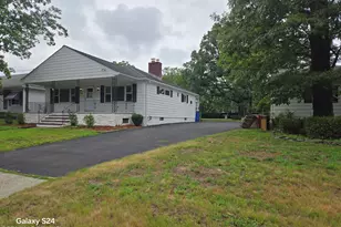 10 Weston Pl, Eatontown, NJ 07724 - Photo 1