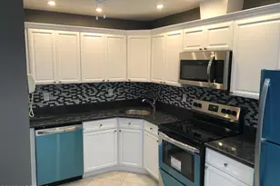 15B Andrew Jackson Ct, Monroe Township, NJ 08831 - Photo 1