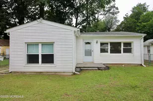 33 Weaverville Rd, Freehold, NJ 07728 - Photo 1