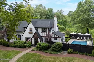 21 Buttonwood Dr, Shrewsbury, NJ 07702 - Photo 1