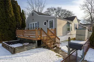 729 Cliffwood Ave, Keyport, NJ 07735 - Photo 1