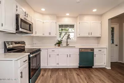 8E Benjamin Franklin Drive, Monroe Township, NJ 08831 - Photo 1