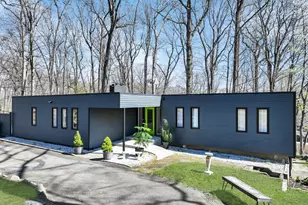 19 W Pkwy Pl, Holmdel, NJ 07733 - Photo 1