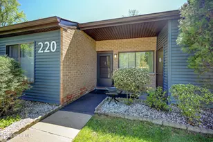 220 Medford Ct, Manalapan Township, NJ 07726 - Photo 1