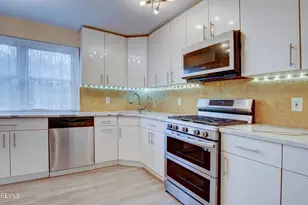 2 Lone Star Ln, Manalapan Township, NJ 07726 - Photo 10