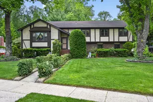 17 Point O Woods Rd, Middletown, NJ 07748 - Photo 1