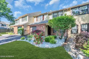 25 Paine Ct, East Brunswick Township, NJ 08816 - Photo 1