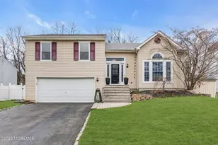 17 Heritage Dr, Howell Township, NJ 07731 - Photo 1