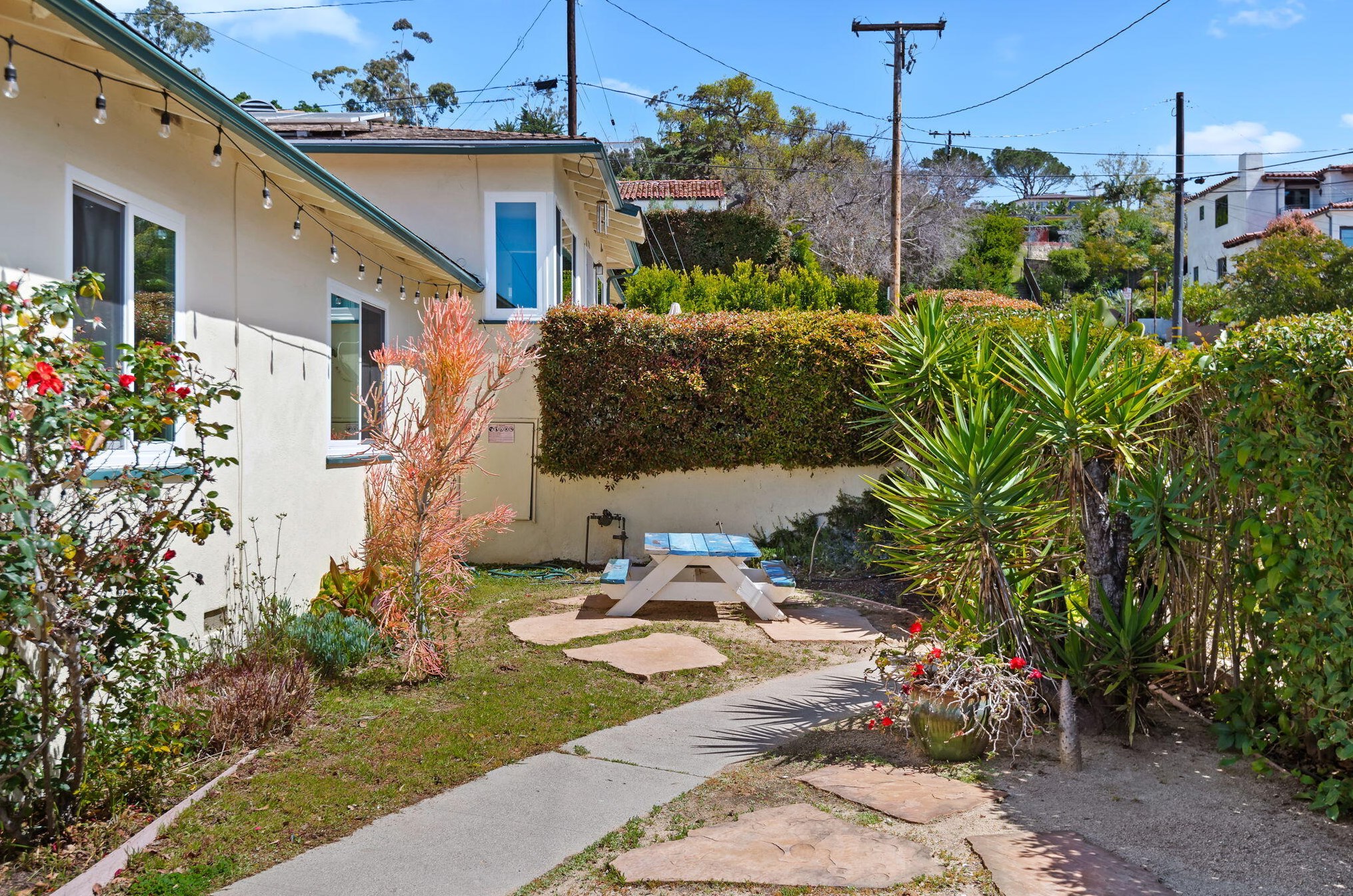 502 Chiquita Rd, Santa Barbara CA  93103-2540 exterior