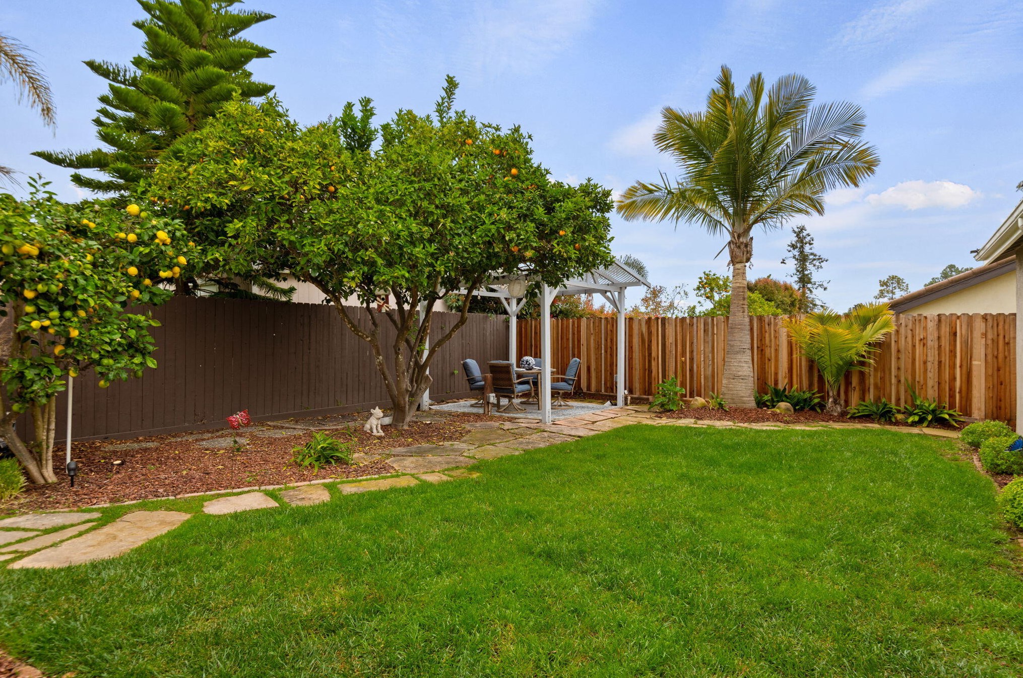 280 Savona Ave, Santa Barbara CA  93117-1202 exterior