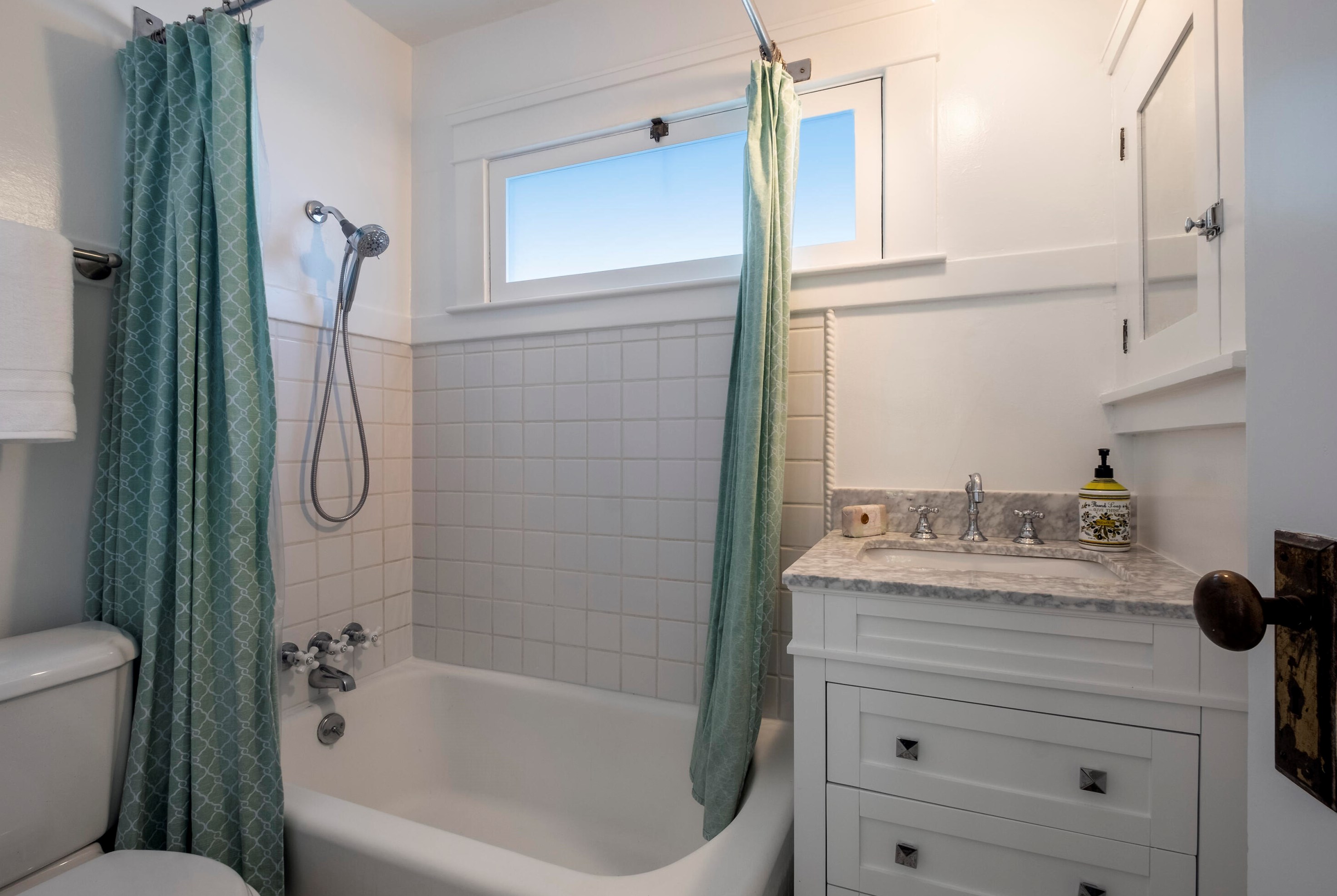 427 Sola St, Santa Barbara CA  93101-1220 exterior