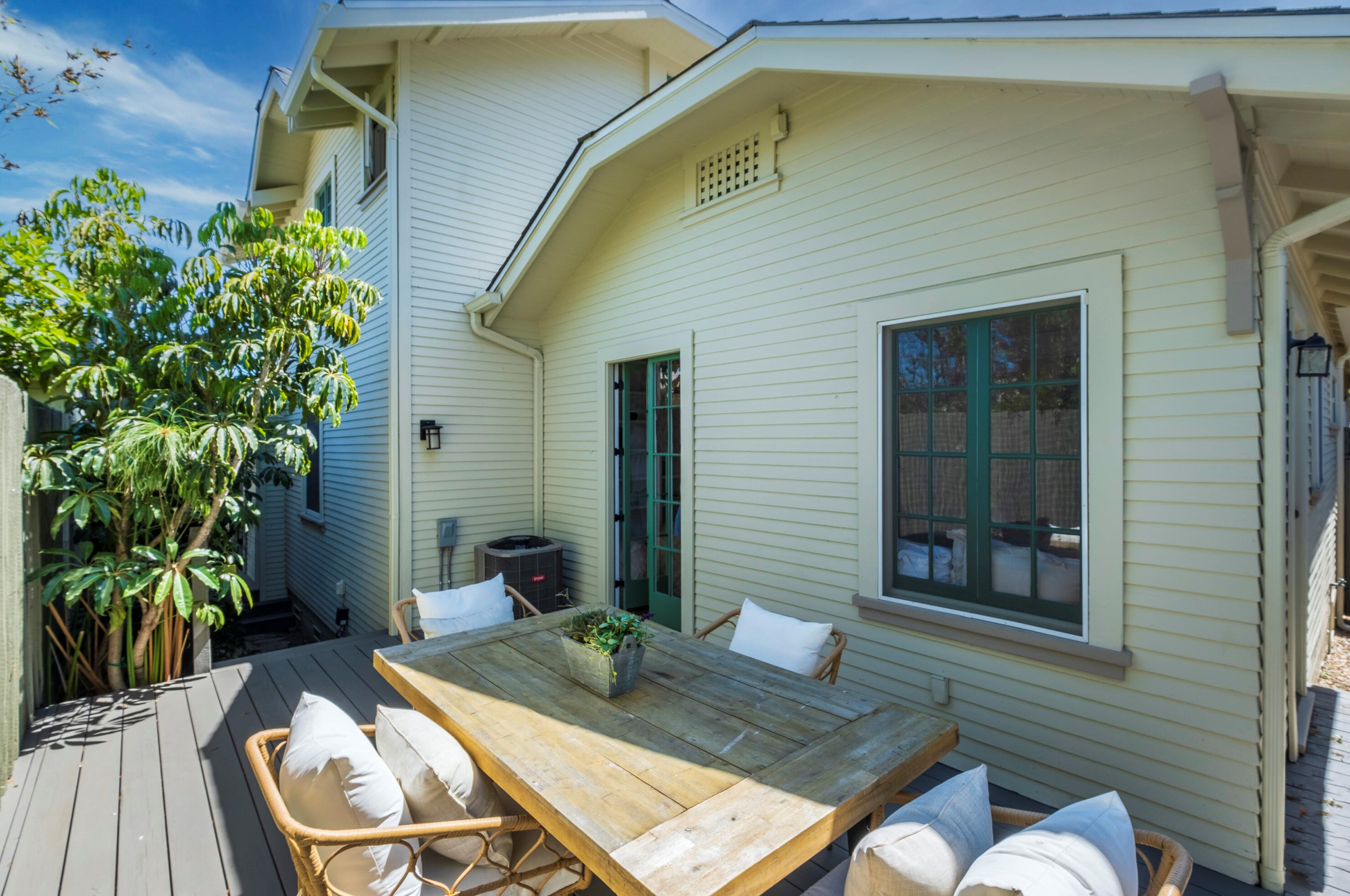 427 Sola St, Santa Barbara CA  93101-1220 exterior