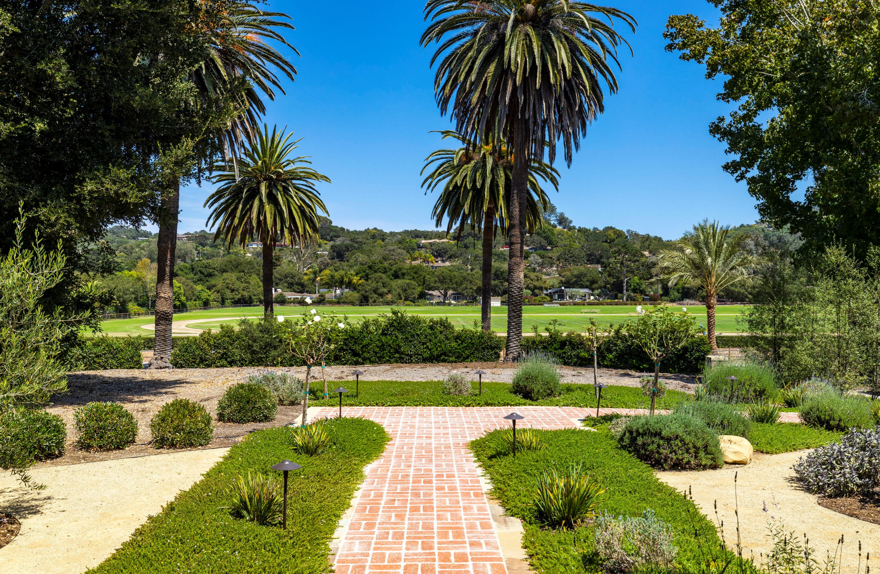 985 Las Palmas Dr, Santa Barbara, CA 93110-2110