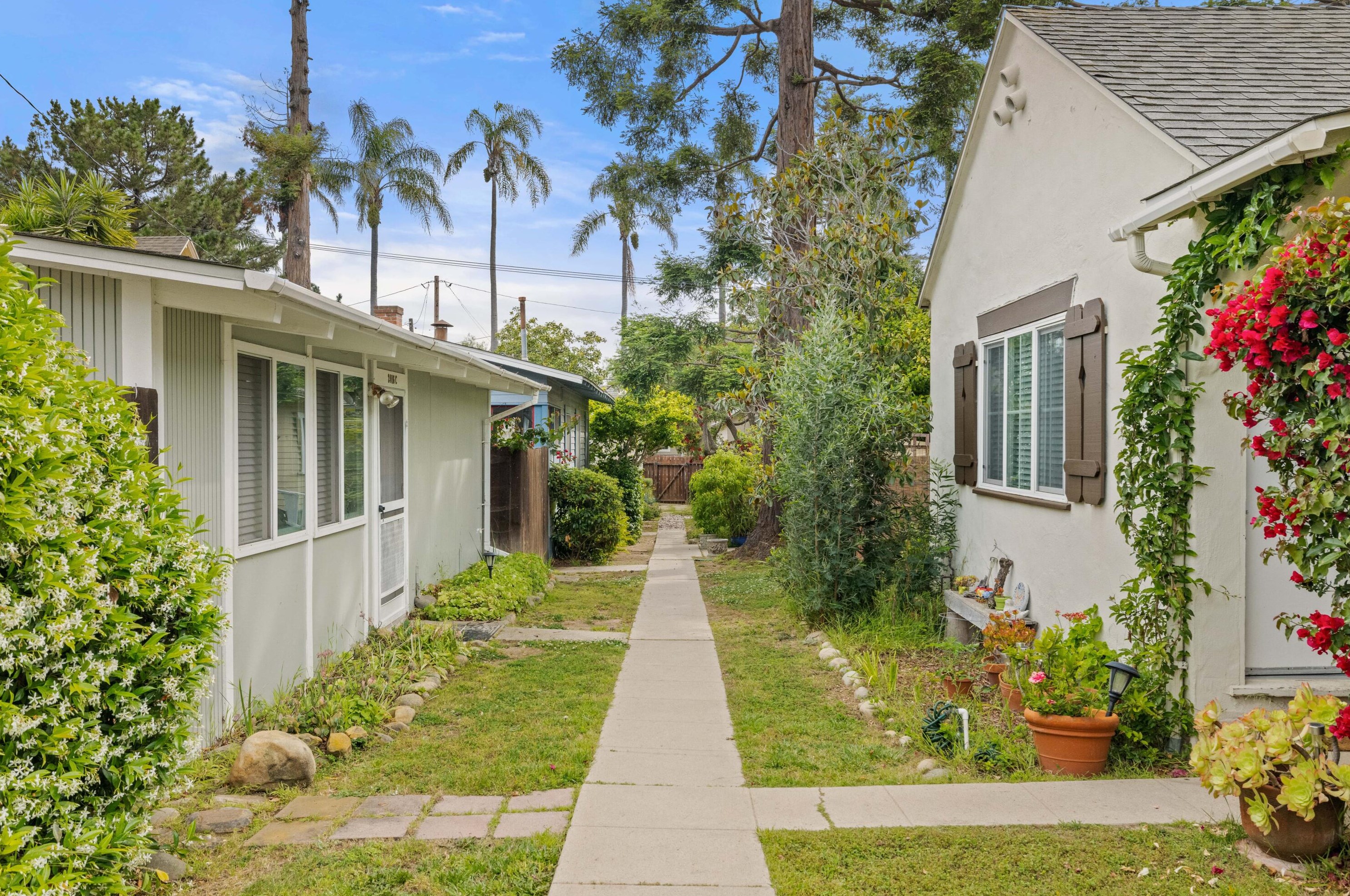 2016 Bath St, Santa Barbara CA  93105-5326 exterior