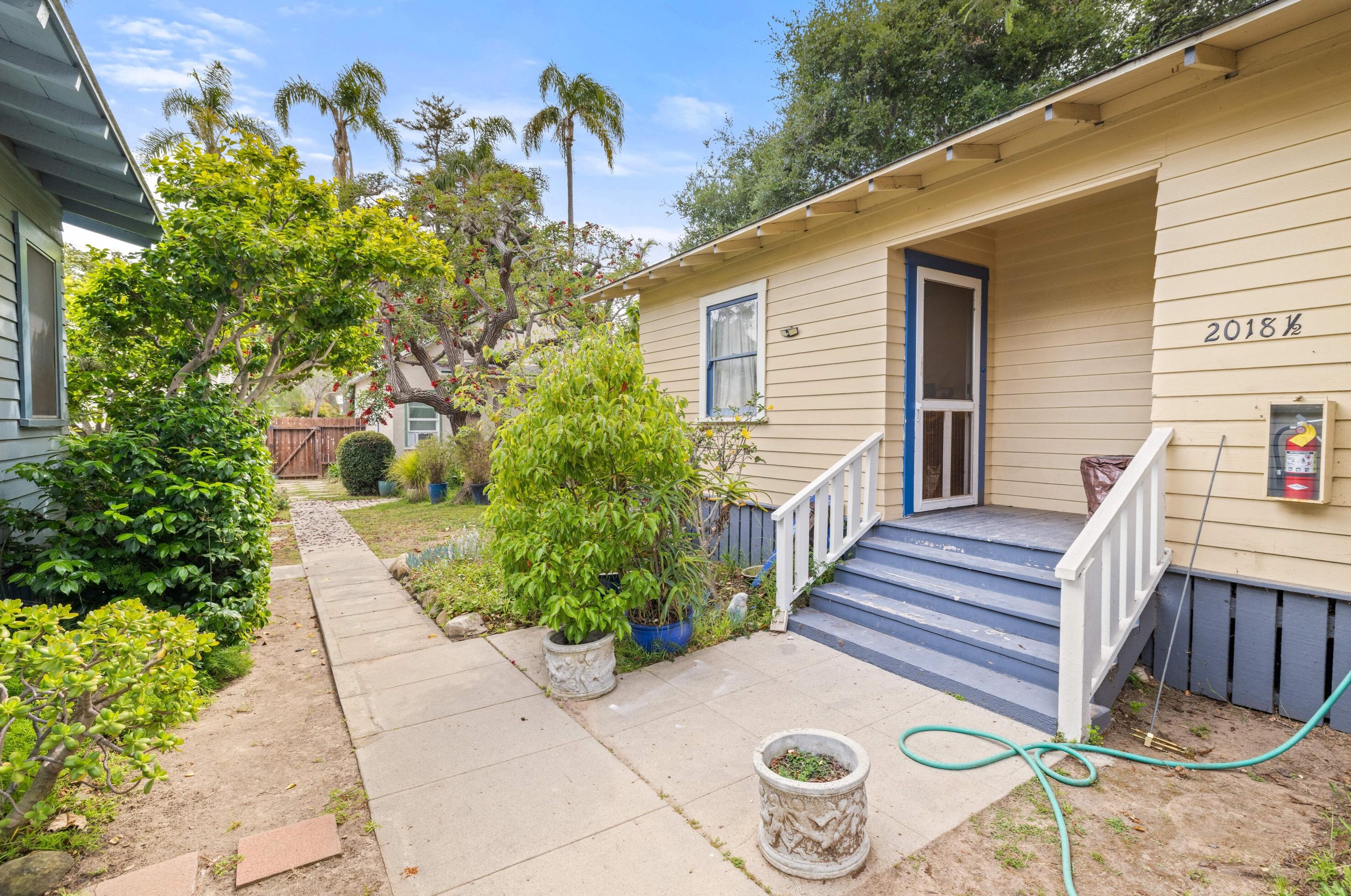2016 Bath St, Santa Barbara CA  93105-5326 exterior