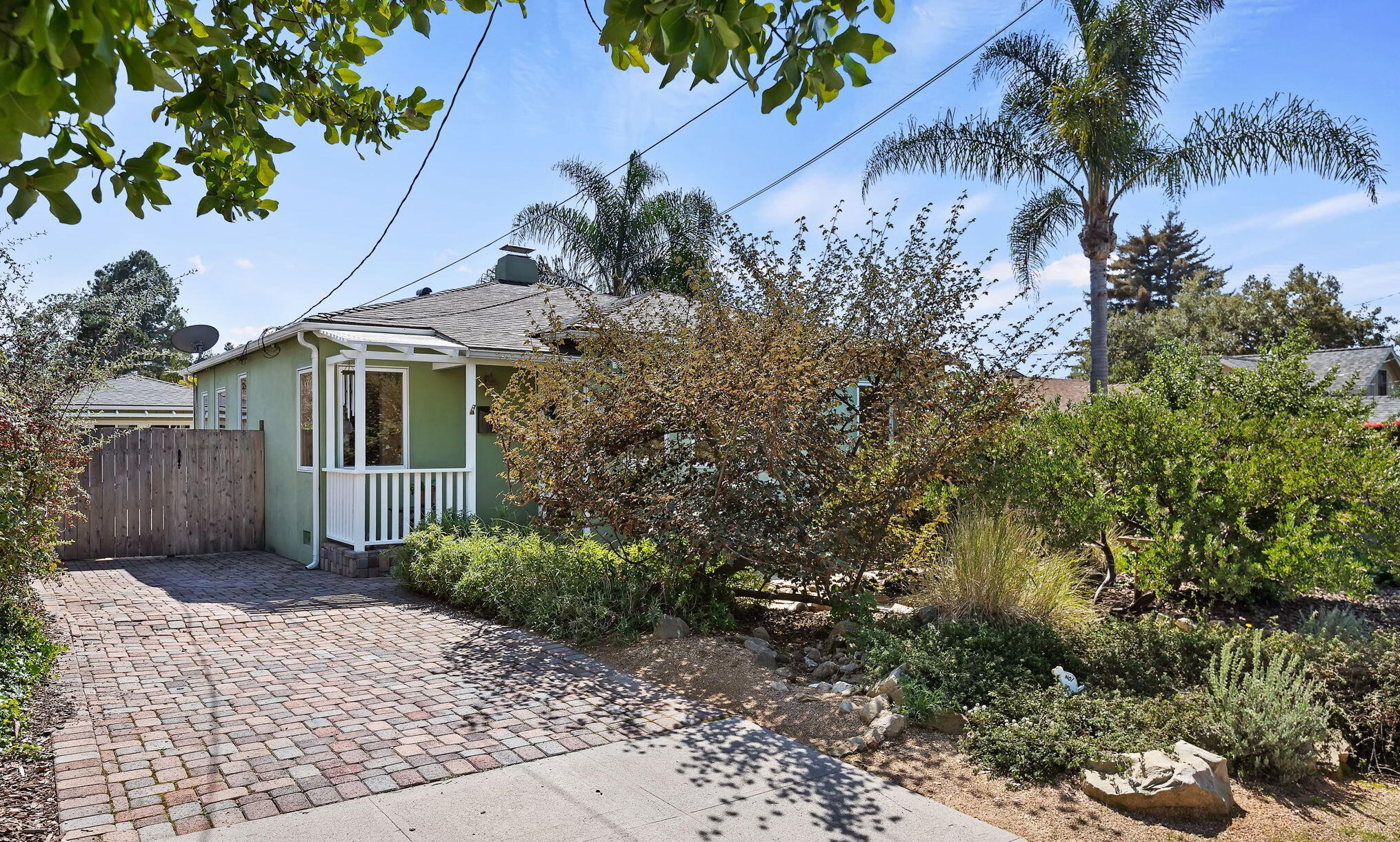 2905 Valencia Dr, Santa Barbara, CA 93105-3028