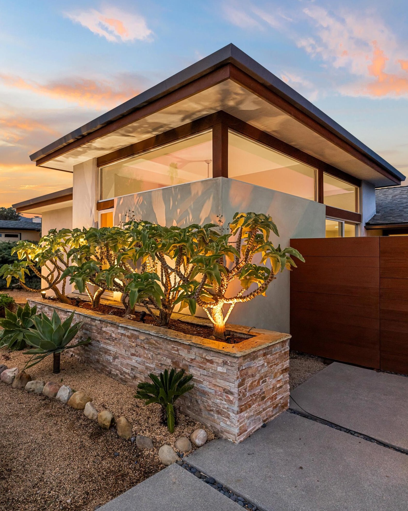 454 Vaquero Ln, Santa Barbara, CA 93111-1936