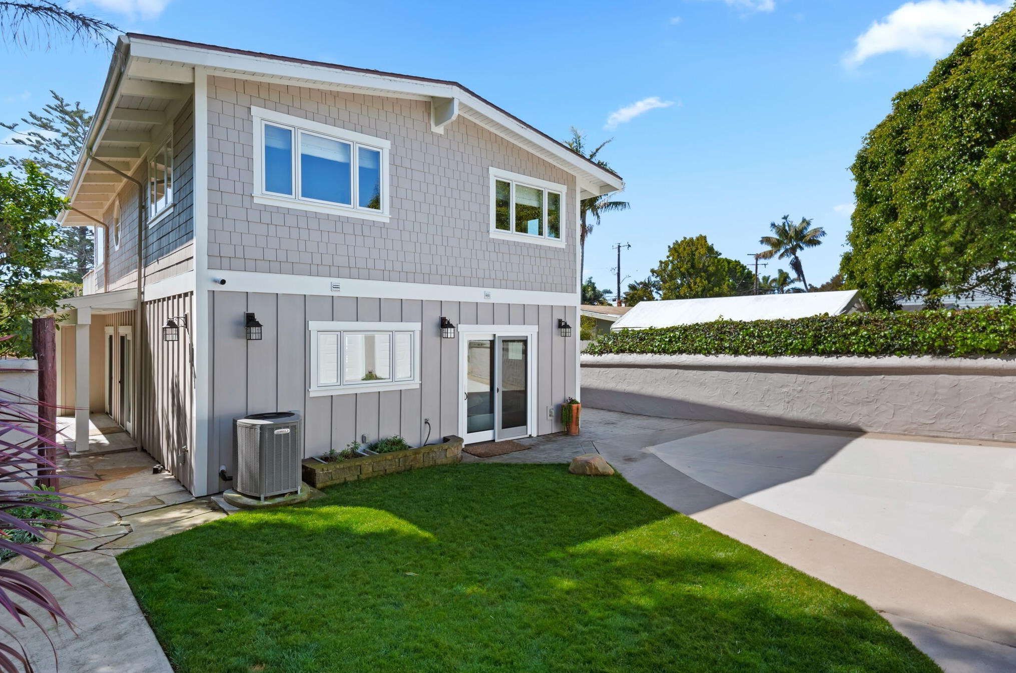 1530 Shoreline Dr, Santa Barbara CA  93109-2073 exterior
