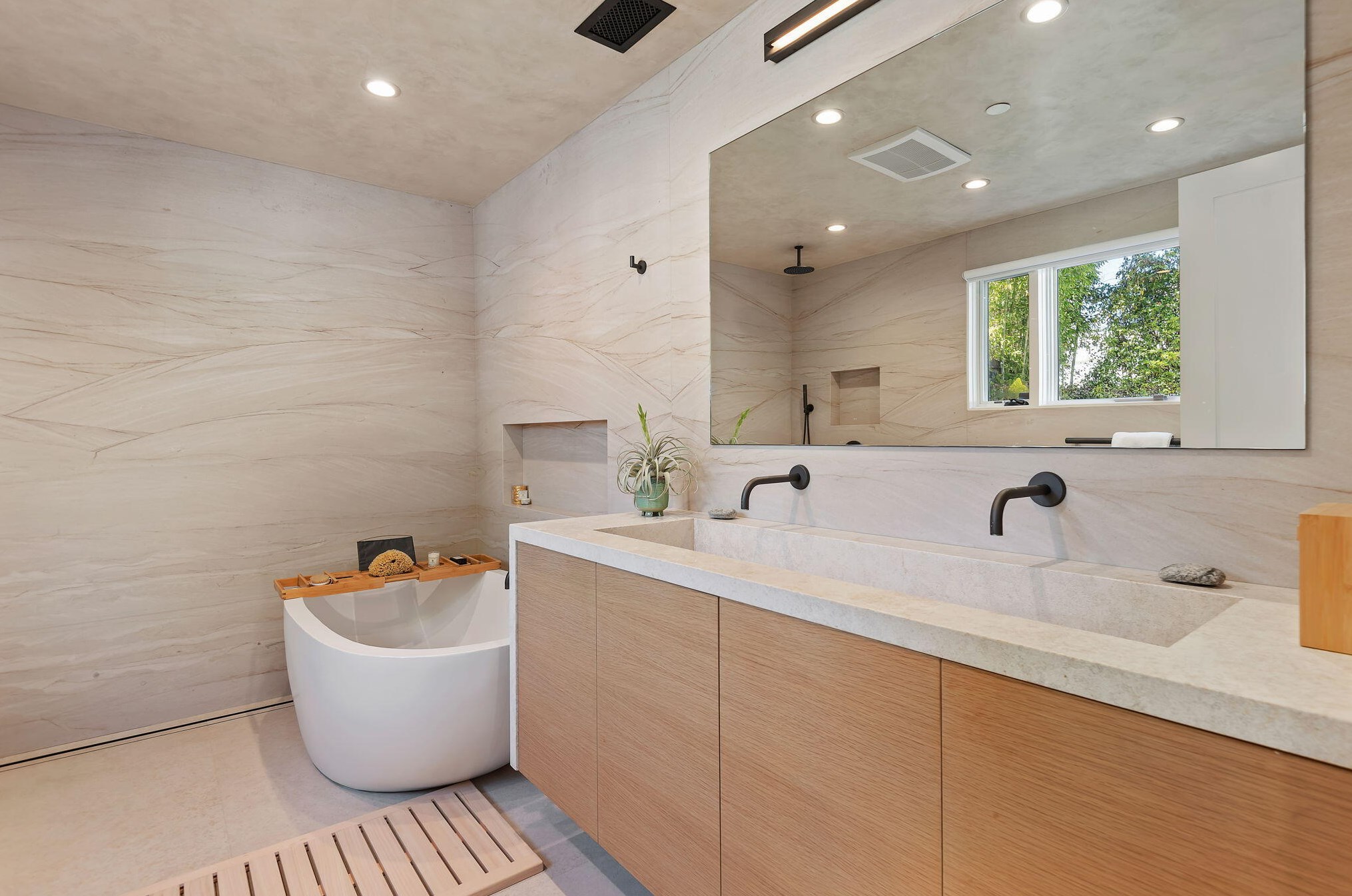 1530 Shoreline Dr, Santa Barbara CA  93109-2073 exterior