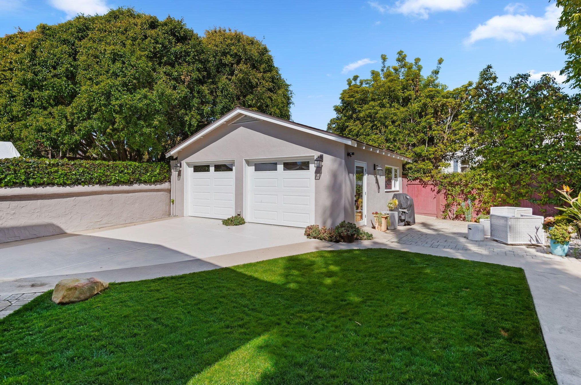 1530 Shoreline Dr, Santa Barbara CA  93109-2073 exterior