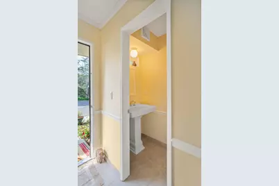 984 Miramonte Drive #Apt 4, Santa Barbara, CA 93109 - Photo 12