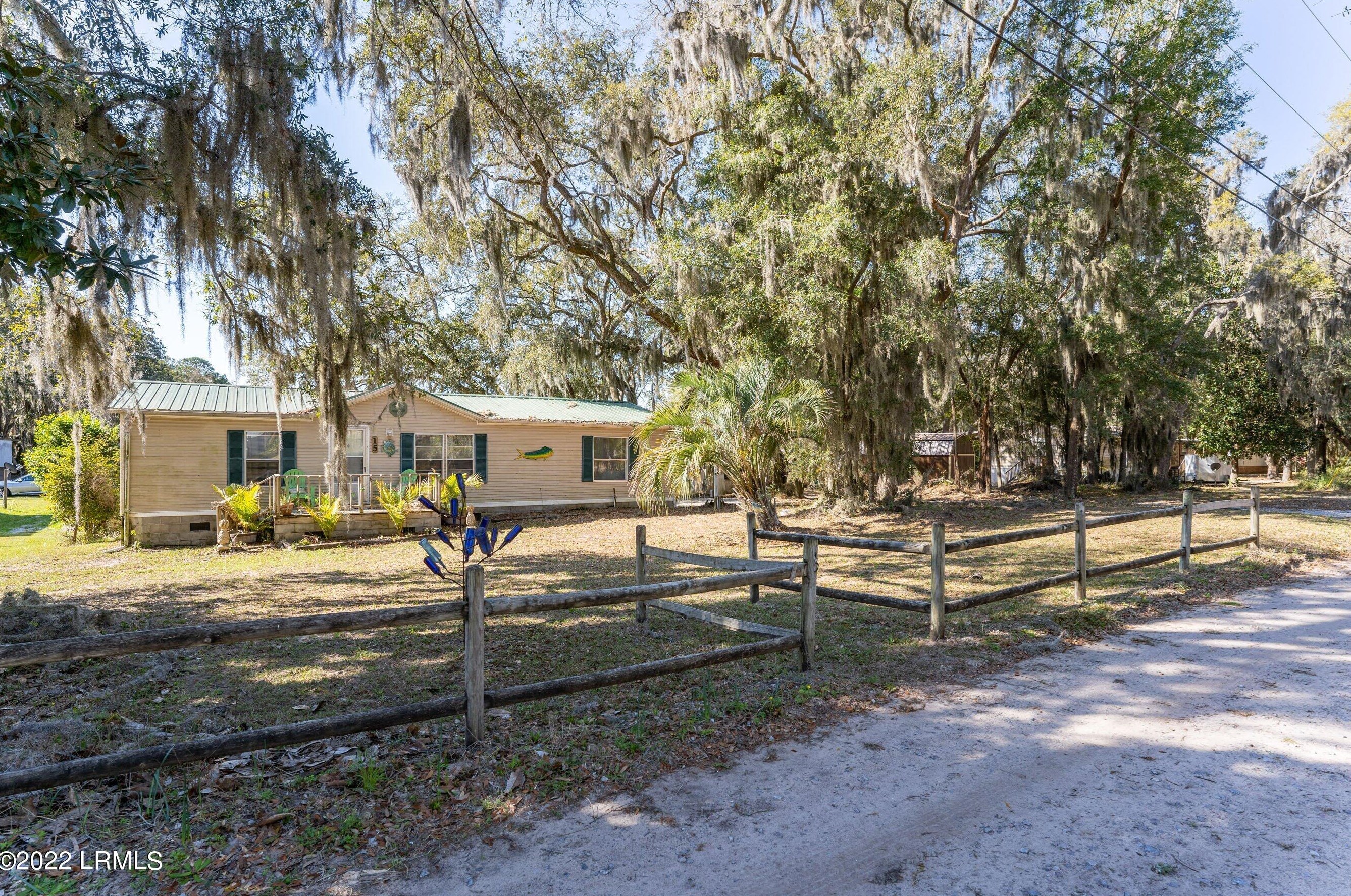 14 Mosse Rd, Saint Helena, SC 29920-6654