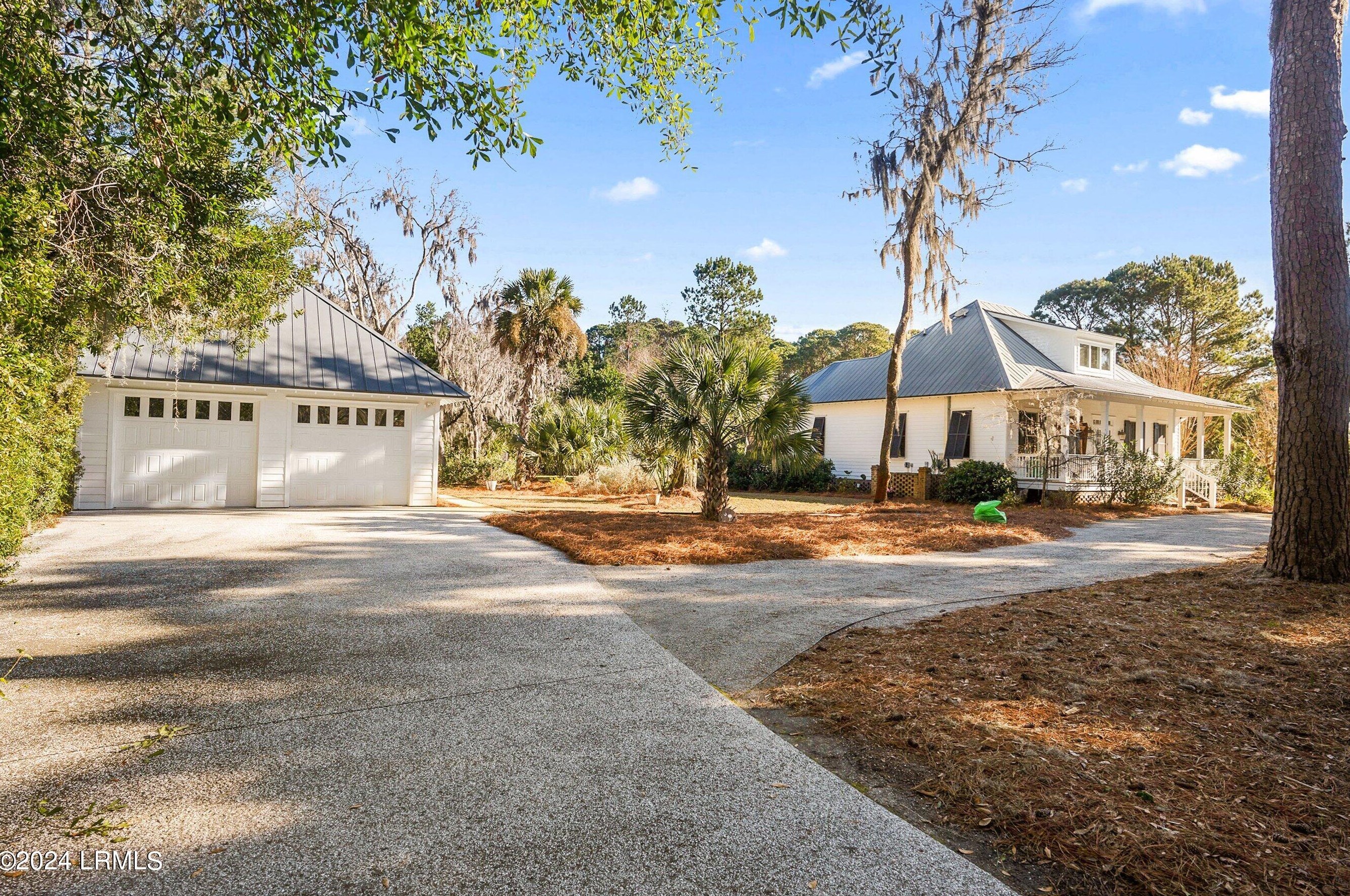 91 Dolphin Point Dr, Beaufort, SC 29907