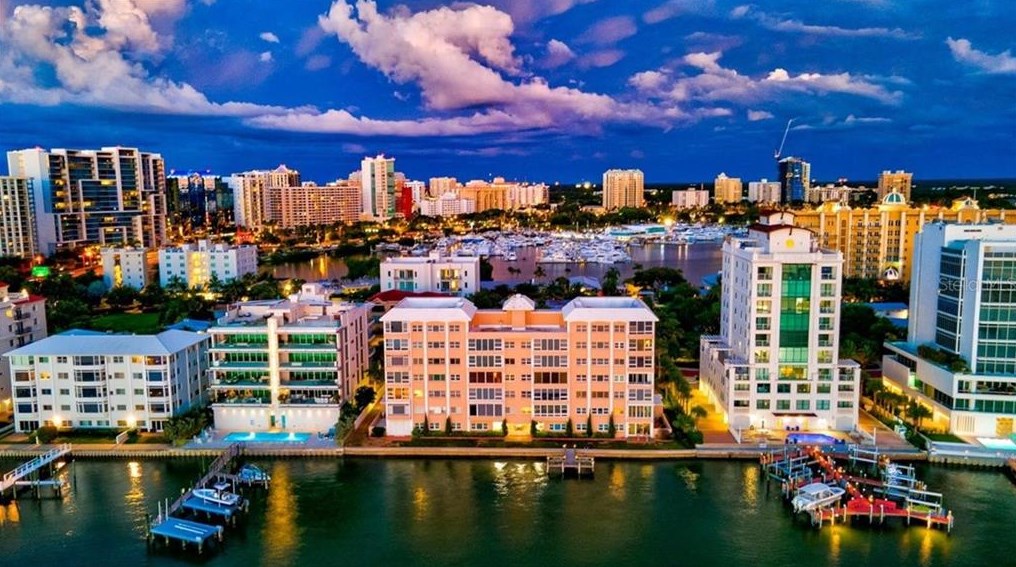 226 Golden Gate Pt, Sarasota, FL 34236-6606