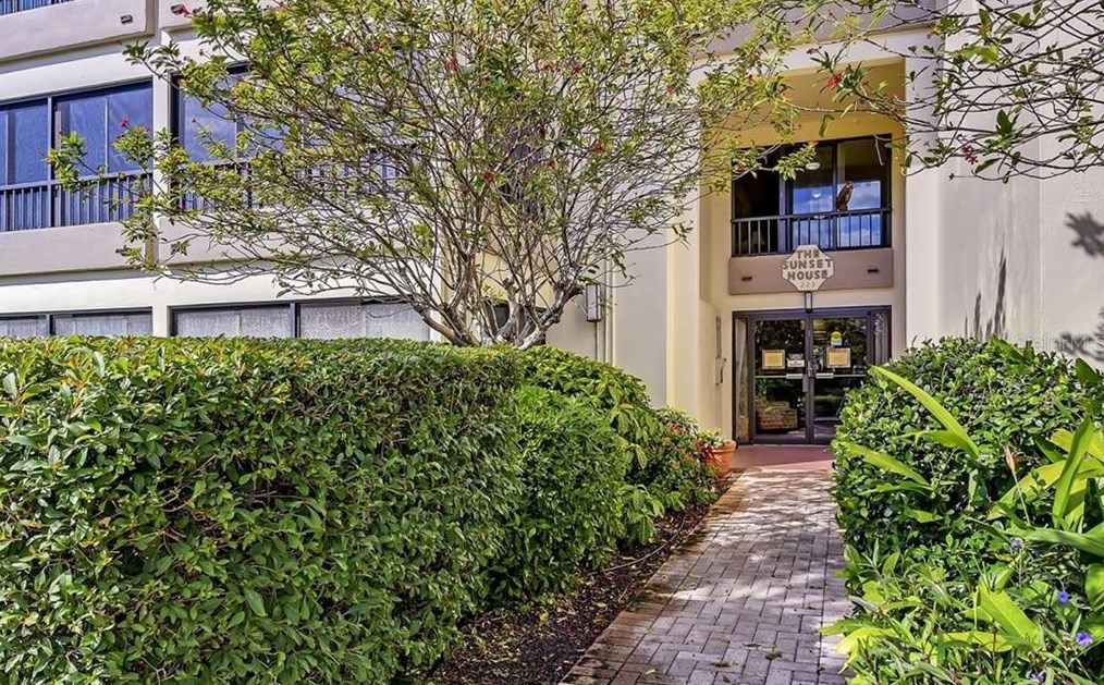 225 Hourglass Way, Sarasota, FL 34242-1608
