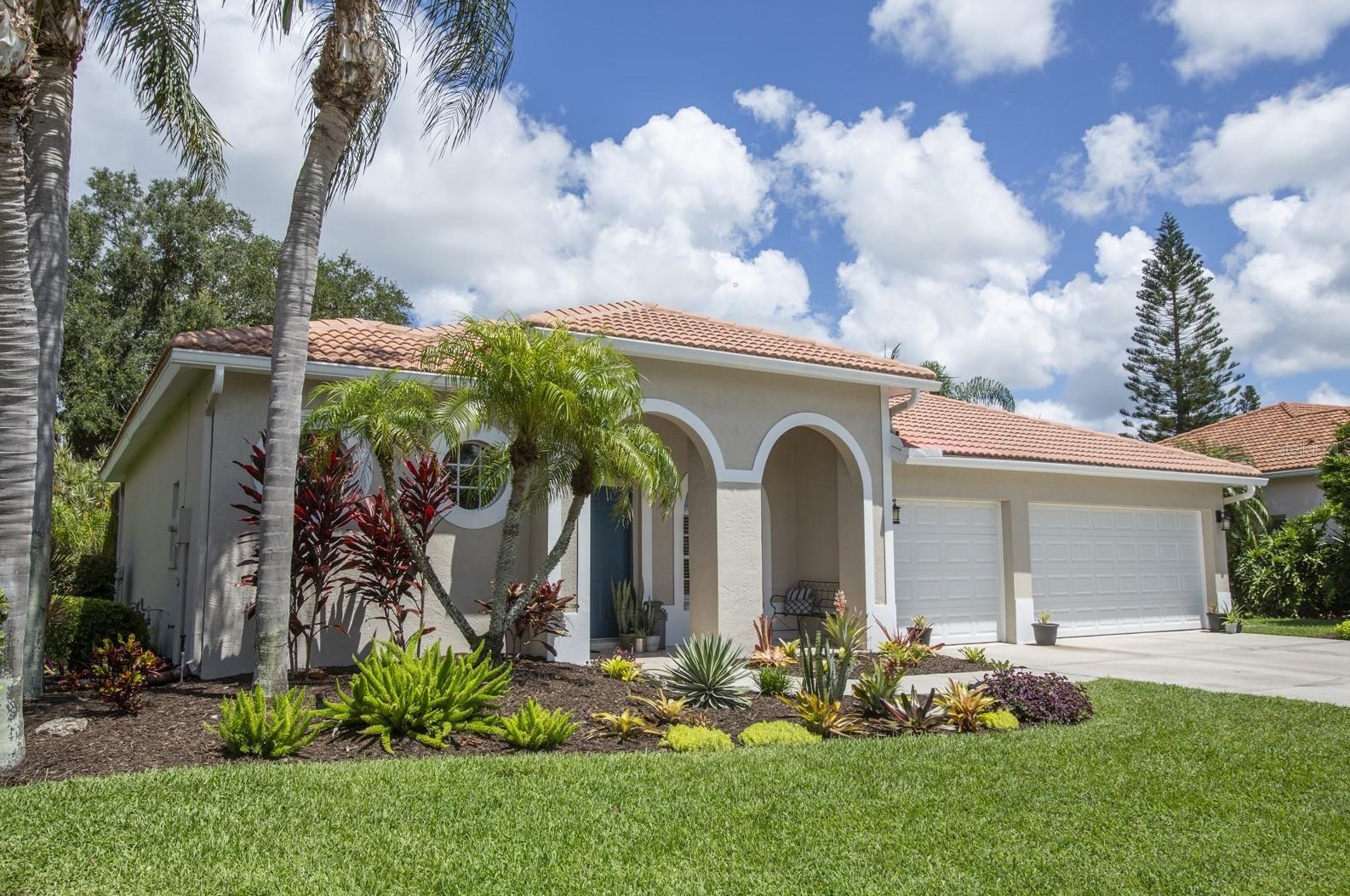 5274 Far Oak Cir, Sarasota FL  34238-3304 exterior