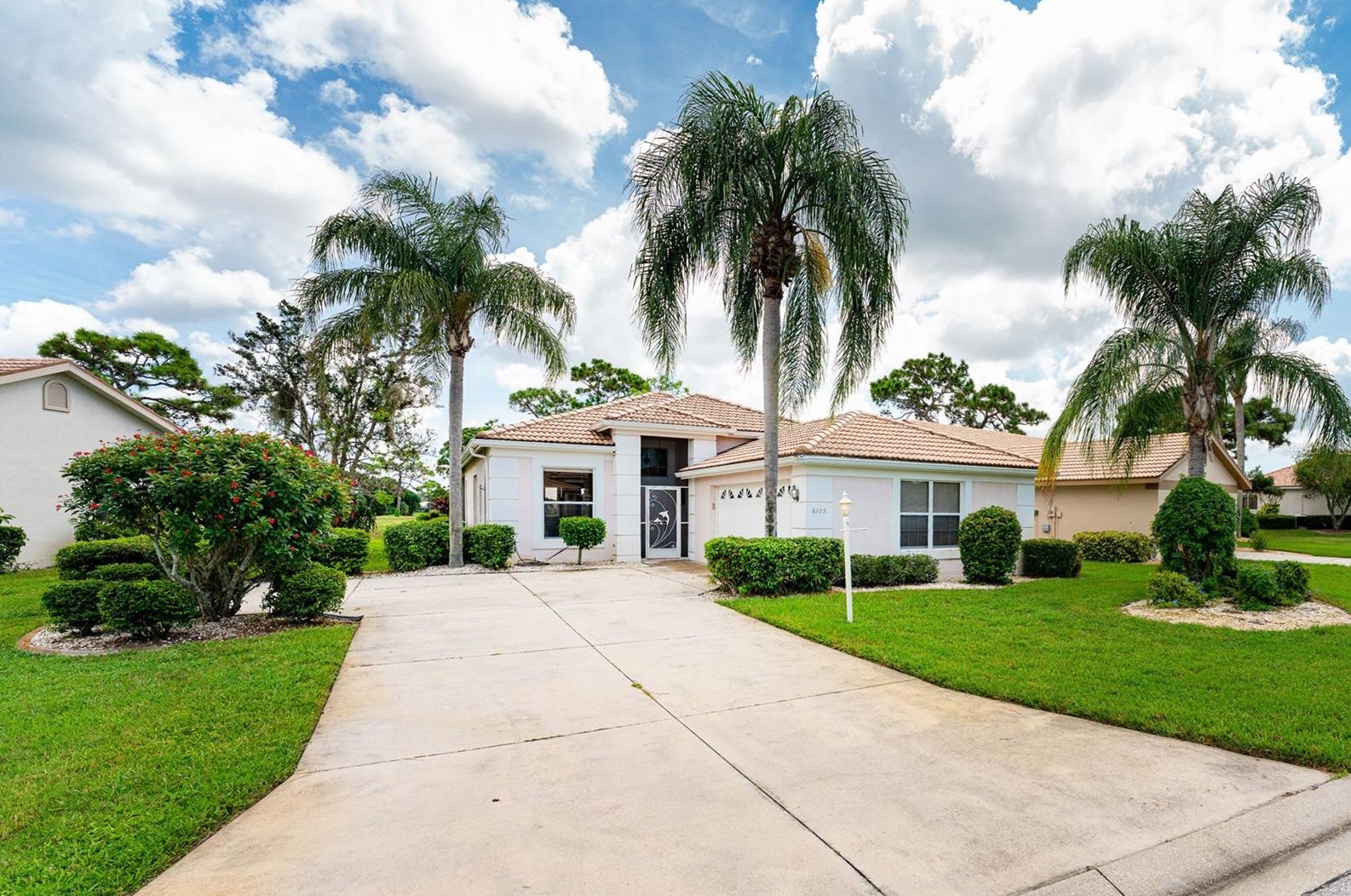 8225 Parkside Dr, Inglewood, FL 34224-7639