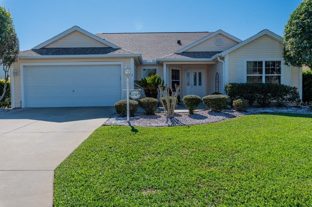 1238 Camero Dr, Lady Lake, FL 32159-8554