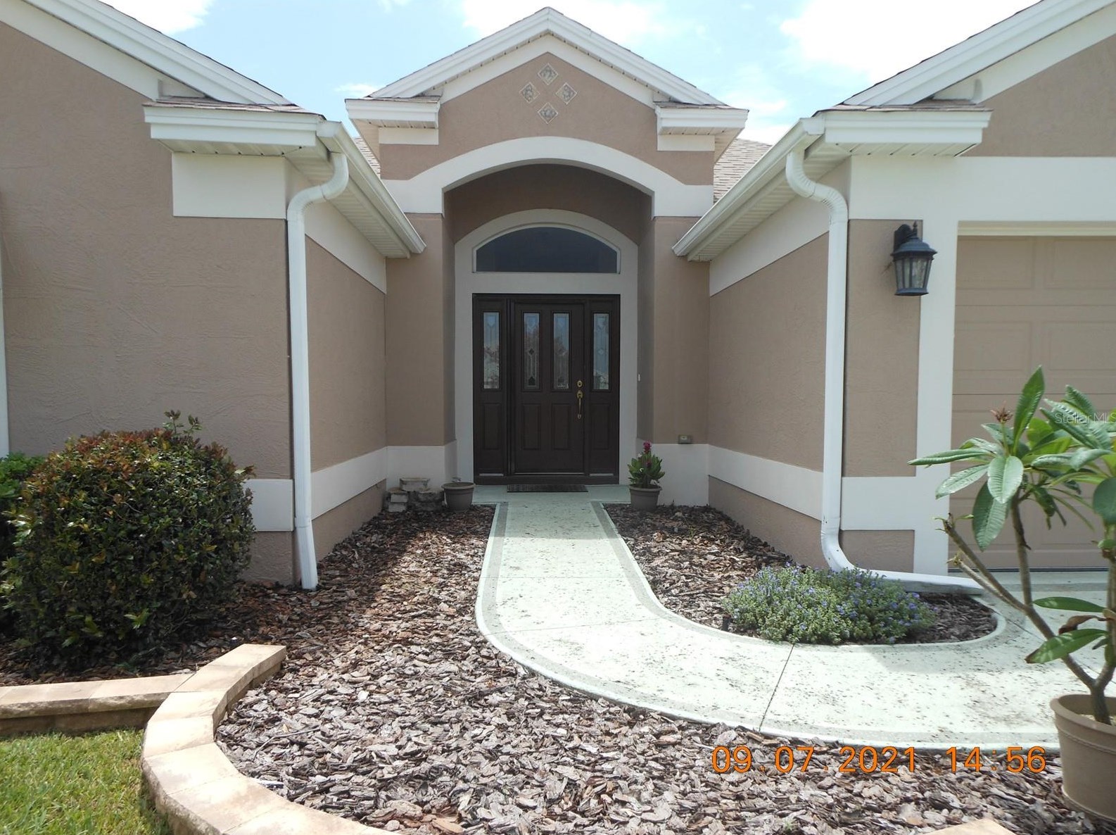 1270 Camero Dr, Lady Lake, FL 32159-8555