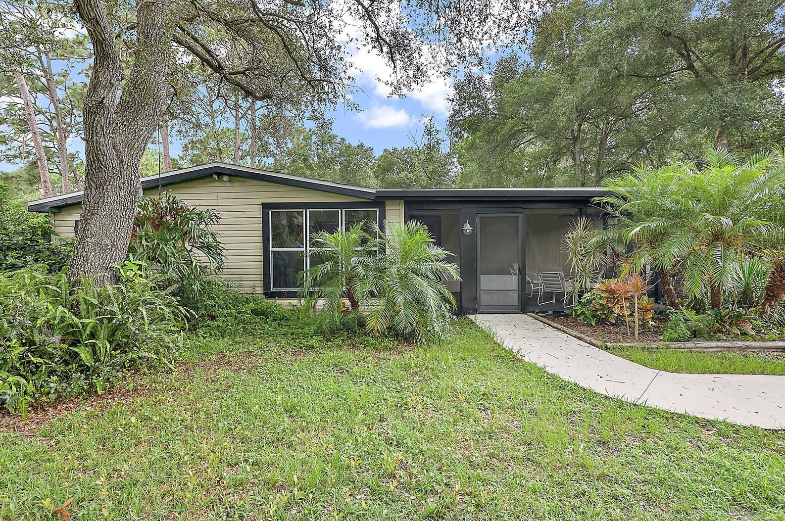 25145 Rancho Ln, Paisley, FL 32767-9312