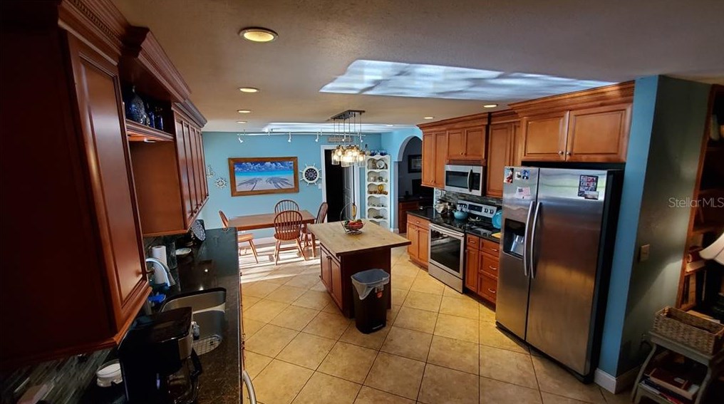 102 Arietta Shores Dr, Auburndale, FL 33823-9334