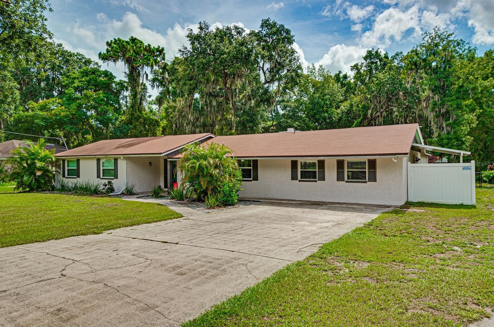 112 Lakeview Dr, Auburndale, FL 33823-2204