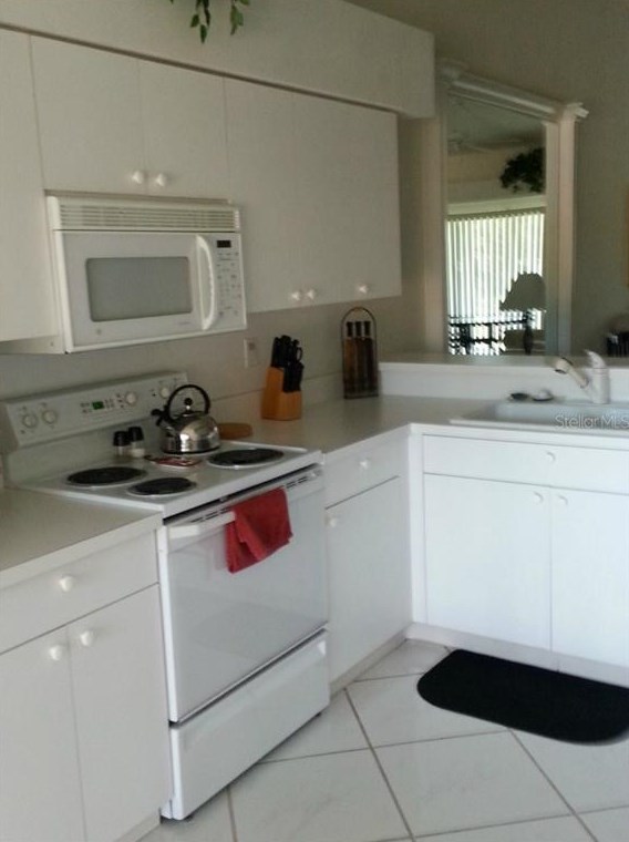 9480 High Gate Dr, Sarasota, FL 34238-4422