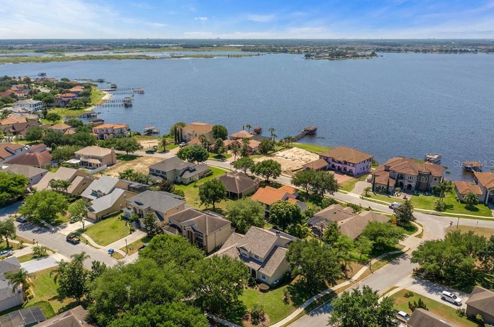 702 Johns Landing Way, Winter Garden FL  34787-8966 exterior