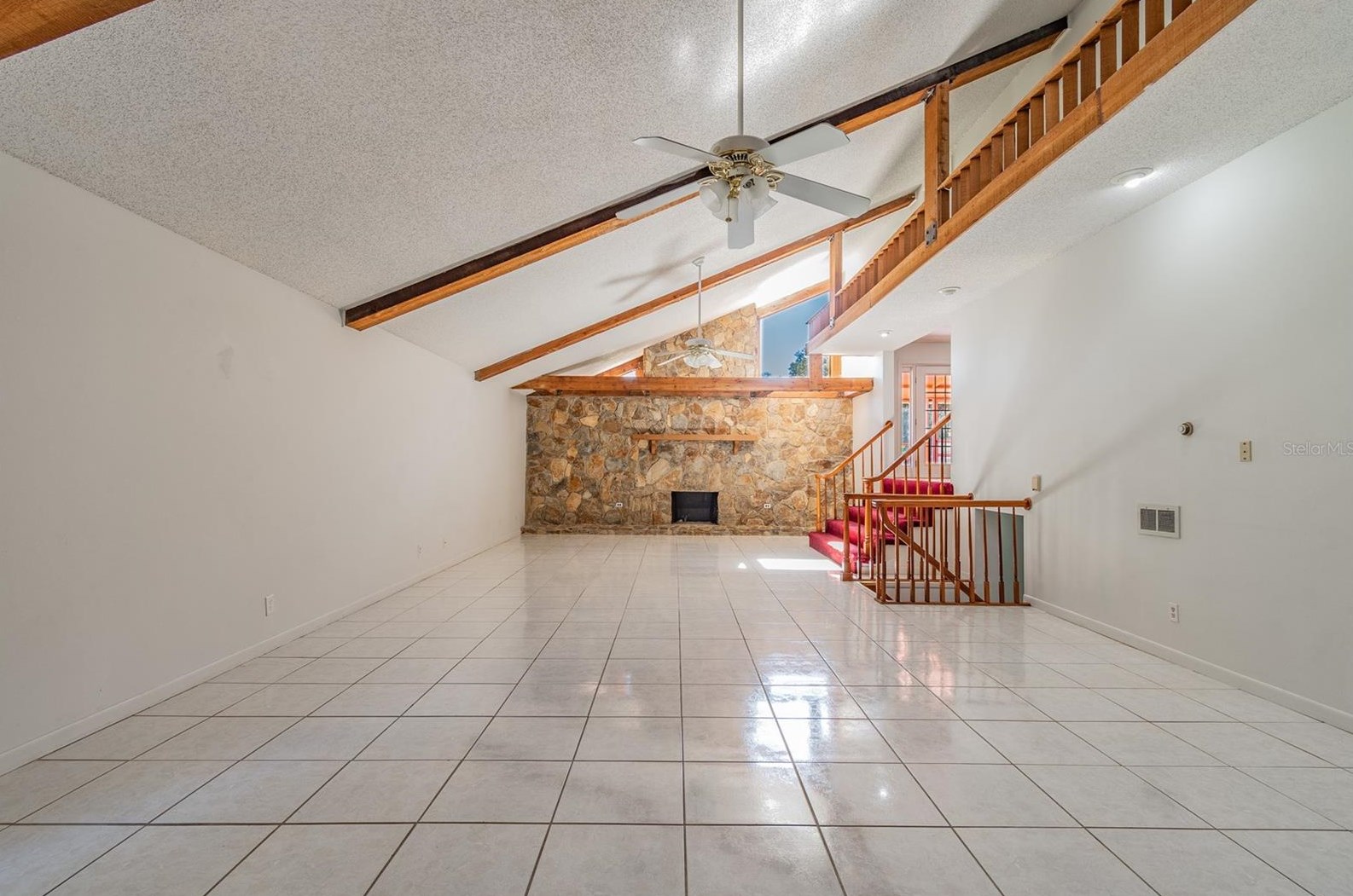 28850 Lindenhurst Dr, Zephyrhills, FL 33544-2870