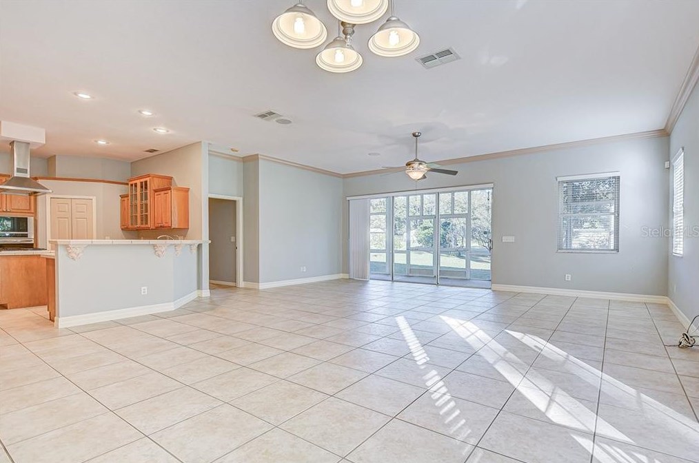 8304 Bob Wiggs Ave, Lithia FL  33547-2236 exterior